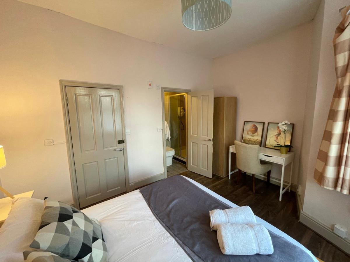 43 Kimberly Road Apartment Лондон Екстериор снимка